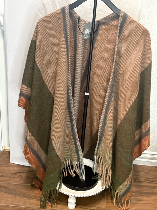 Vince Camuto Accessories - Vince Camuto Olive Green, Camel & Rust Herringbone Fringe Wrap